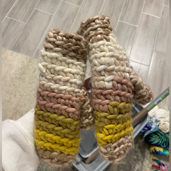 Mittens - Picture 2 of 2